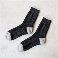 ［コロモナチューレ］パイルコンビソックスM 麻炭×ログウッド