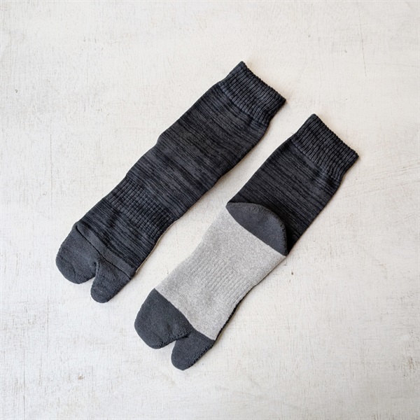 ［コロモナチューレ］足底パイル足袋ロングソックスL 麻炭×ログウッド